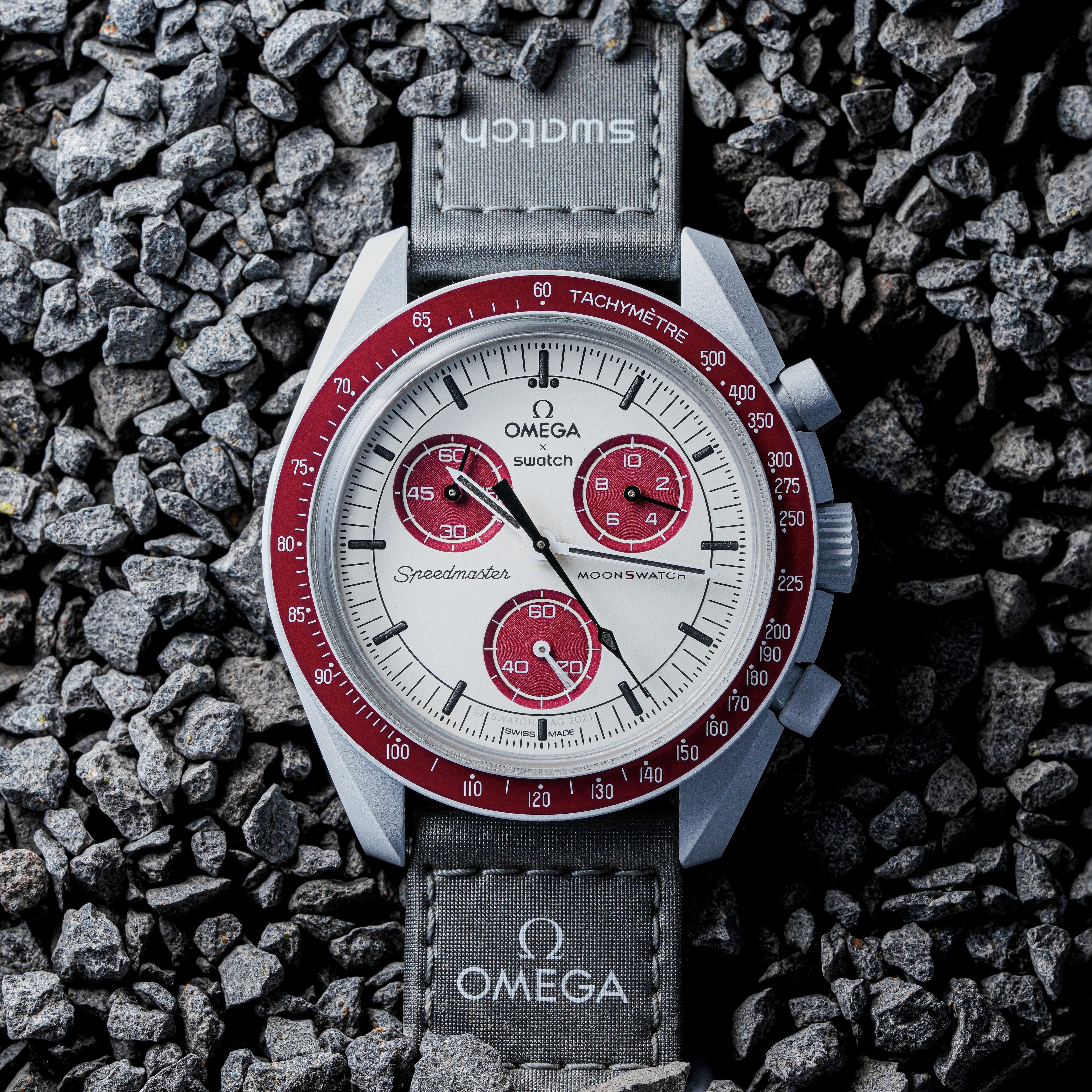 Swatch × Omega MoonSwatch Mission to Pluto — packshot montre biocéramique Studio Kassem