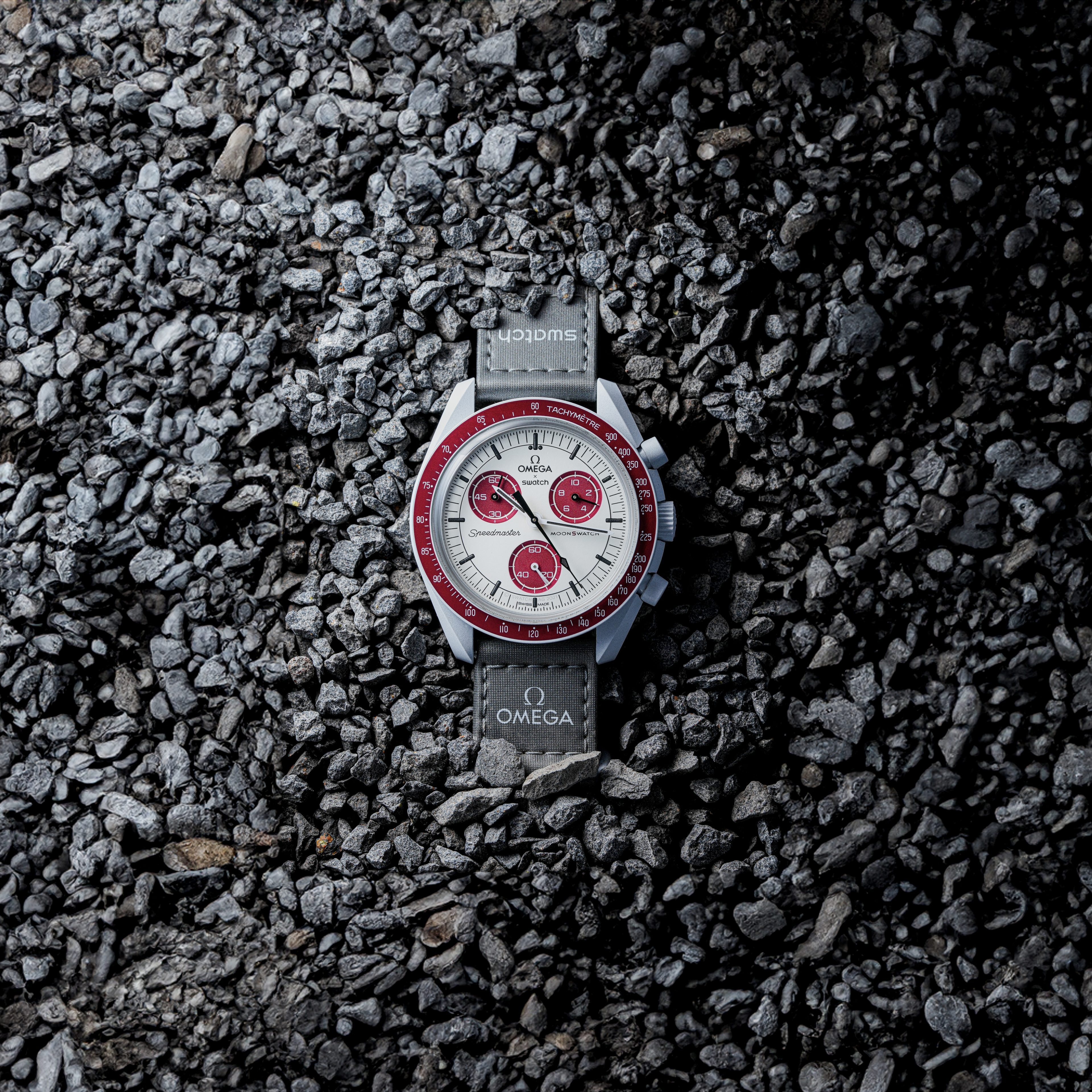 Swatch × Omega MoonSwatch — photographie horlogerie luxe Studio Kassem, détail boîtier